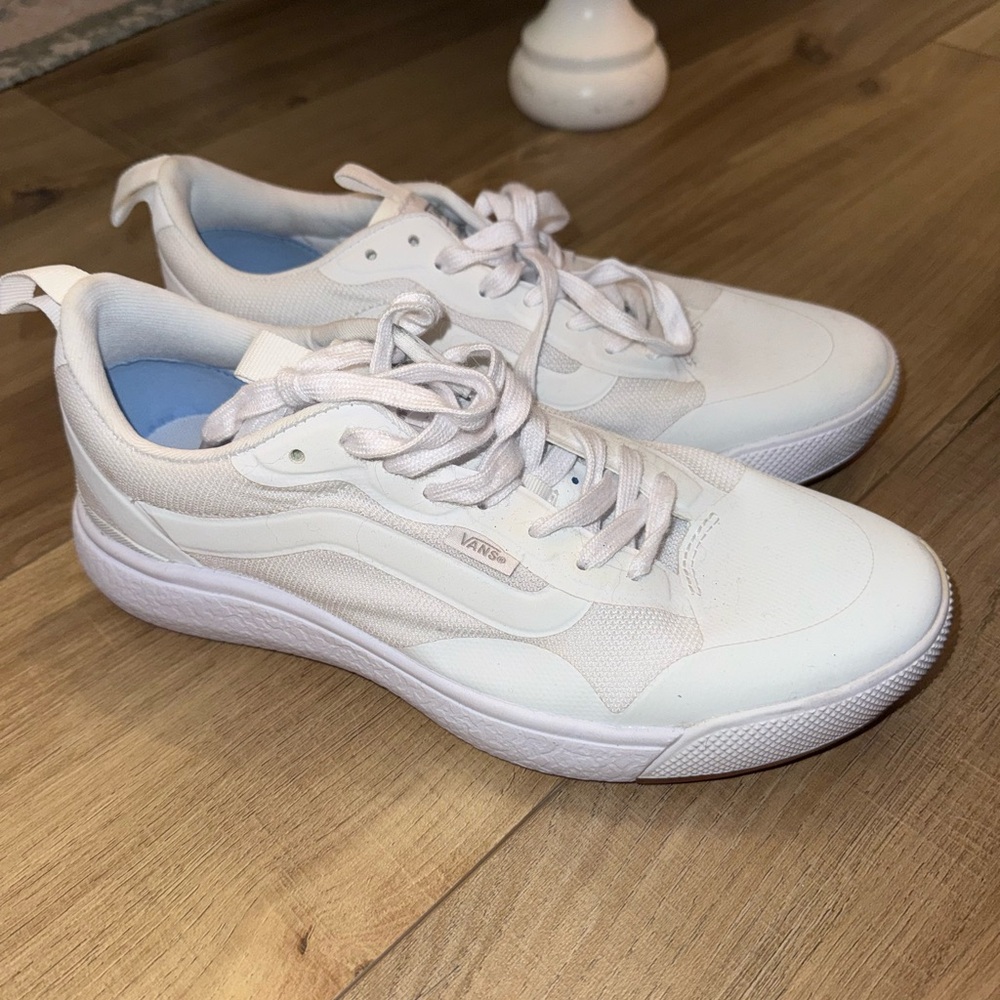 Vans Women's Ultra Range Classic White Sneakers